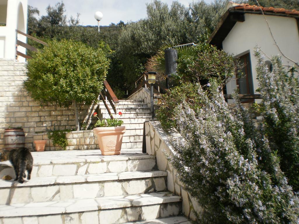 Apartments Pinezić Martinšćica Exterior foto